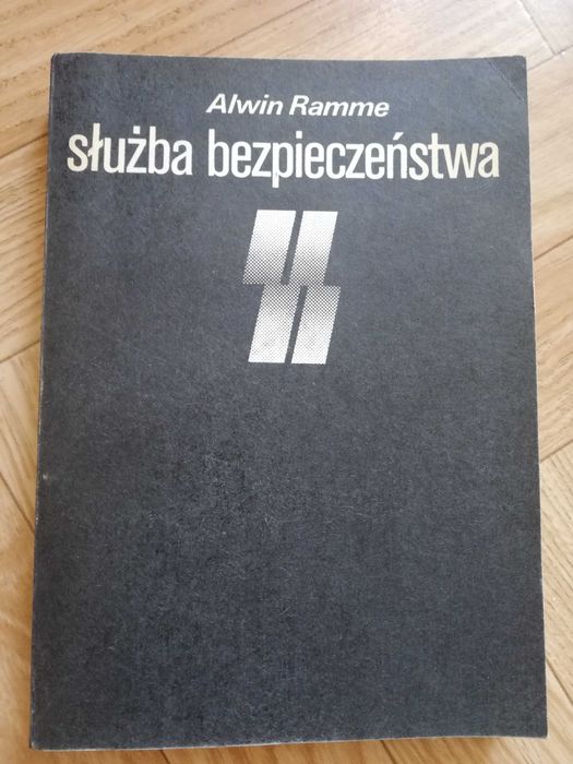 książka: ,,Służba bezpieczeństwa SS"