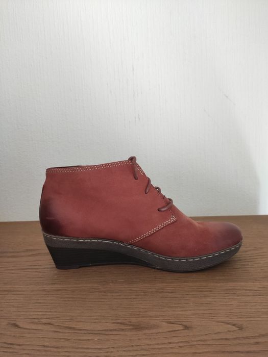 Skórzane buty Clarks