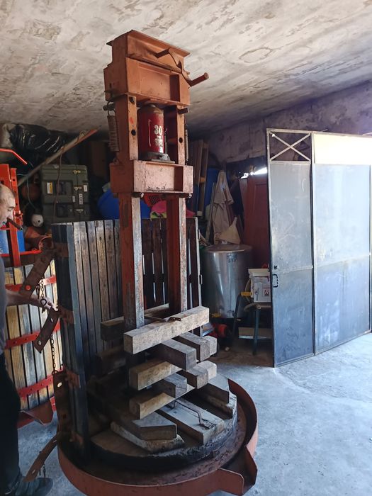 Prensa hidráulica uvas