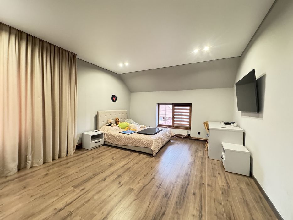 Продаж Будинку/200м2/4-Кімнати/5соток/Газ