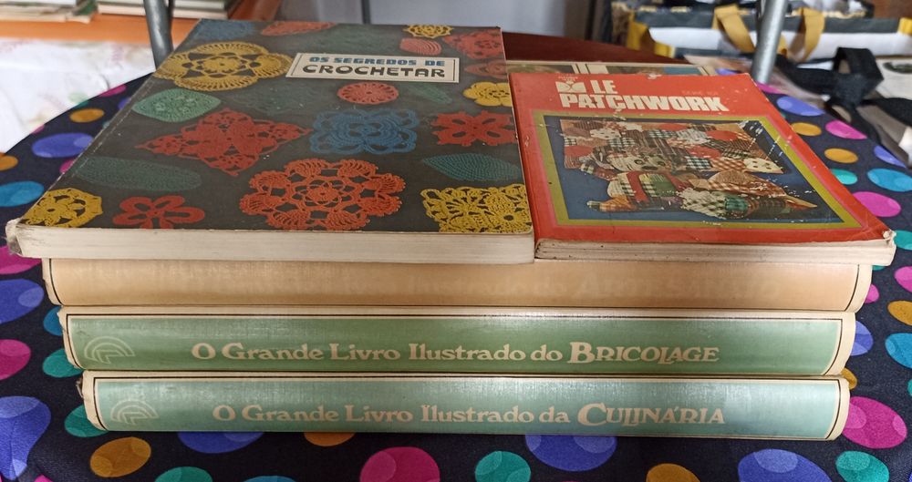 Livros técnicos, clássicos e enciclopédias
