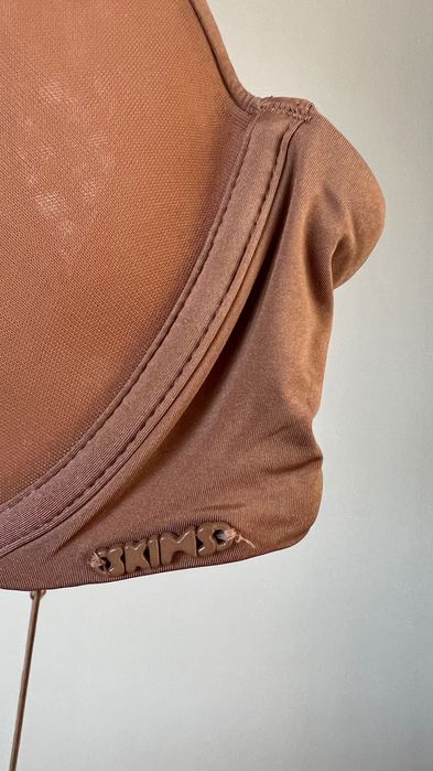 Новий бра від бренду Кім Кардашʼян Skims