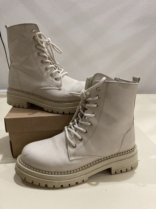 Трендові челсі бежевого кольору.