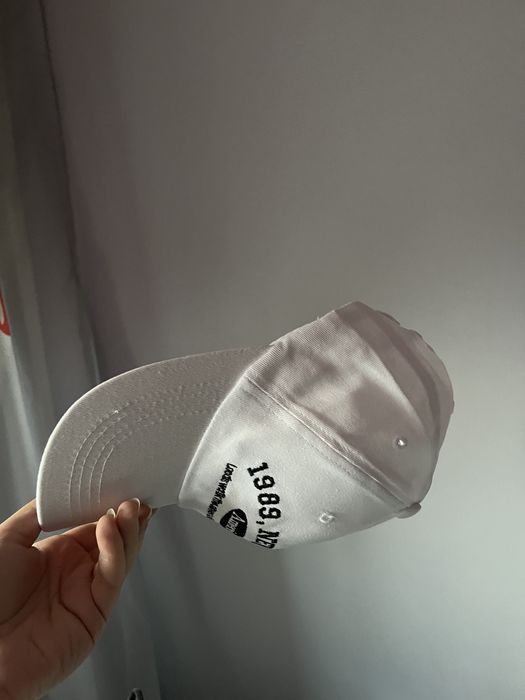 Damska czapka z daszkiem