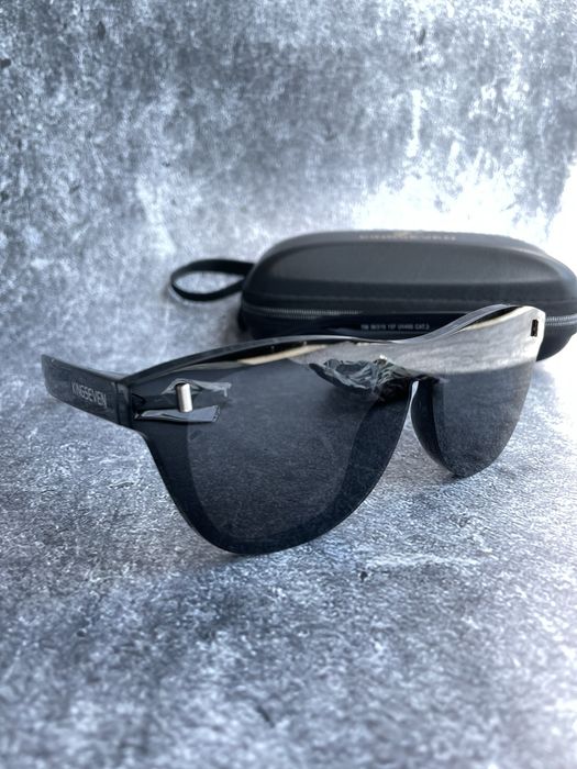 Сонцезахисні окуляри унісекс з чохлом