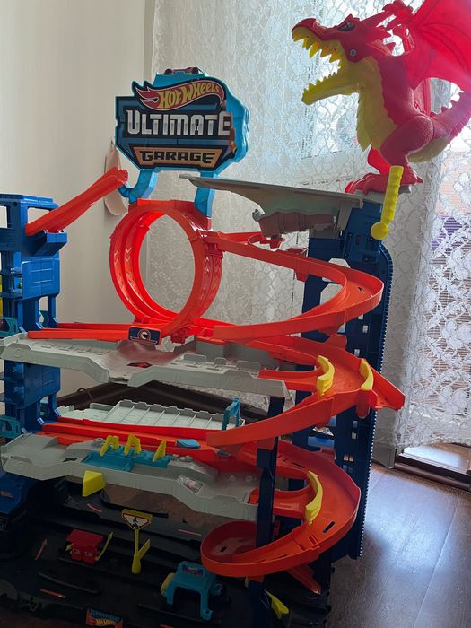Игровой набор Hot Wheels City Легендарный гараж