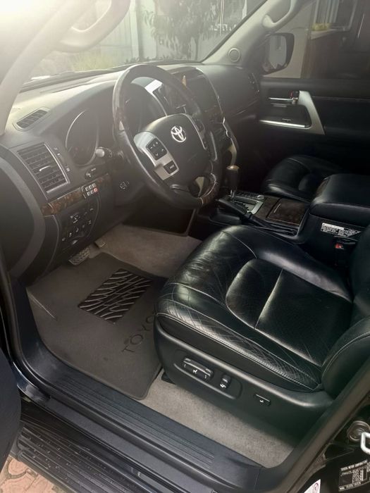 Продам Тойота ленд крузер 200 (TOYOTA LAND CRUISER 200)