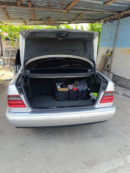 Мерседес w210 e 430 1999, m113, 4.3. Газ/бензин.