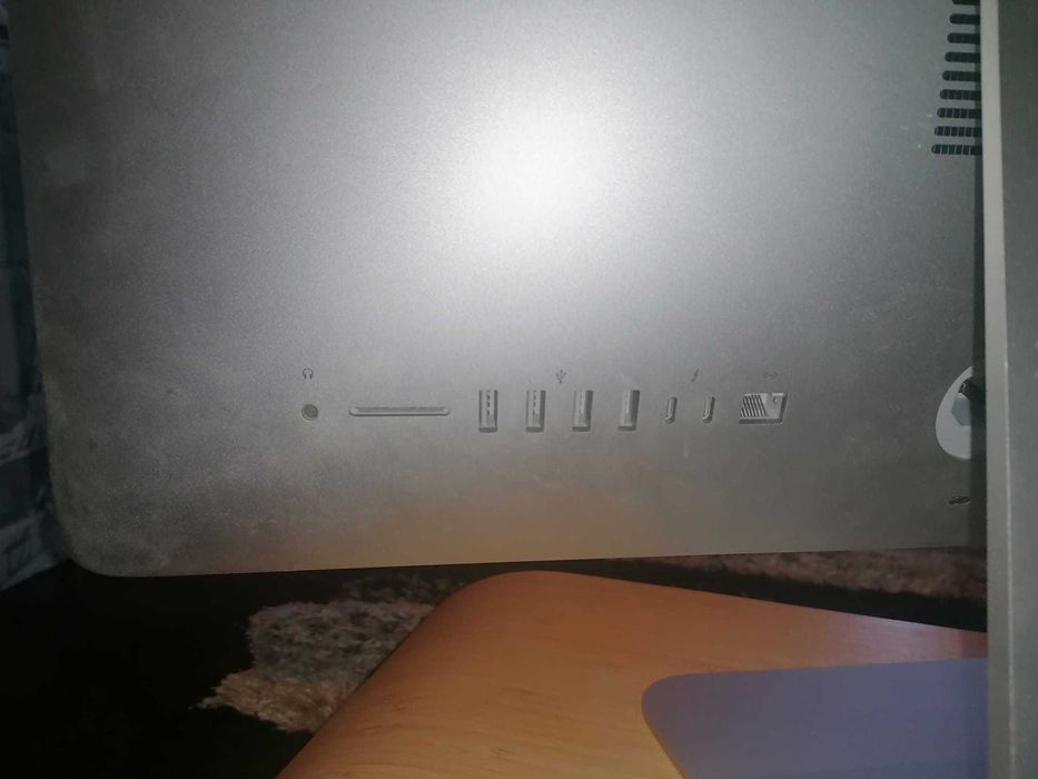 iMac 21.5” Retina 4K (2017) | i5 Quad-Core com Teclado e Suporte