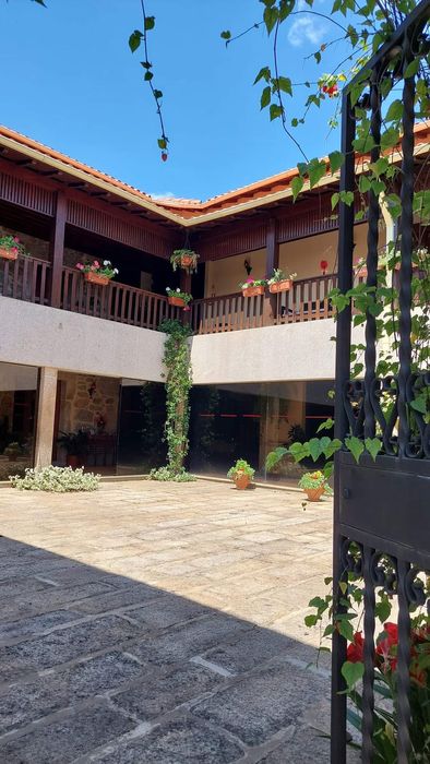 Turismo Rural no Minho, quinta com 8 quartos, piscinas e ténis em 10 m