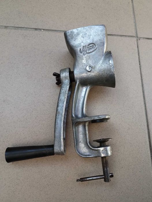 Кавомолка ручна механічна