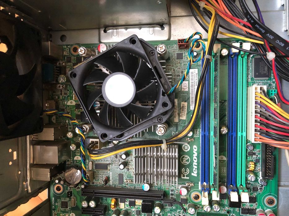 Komputer stacjonarny Lenovo , Windows 11 Pro , RAM 16GB , dysk SSD