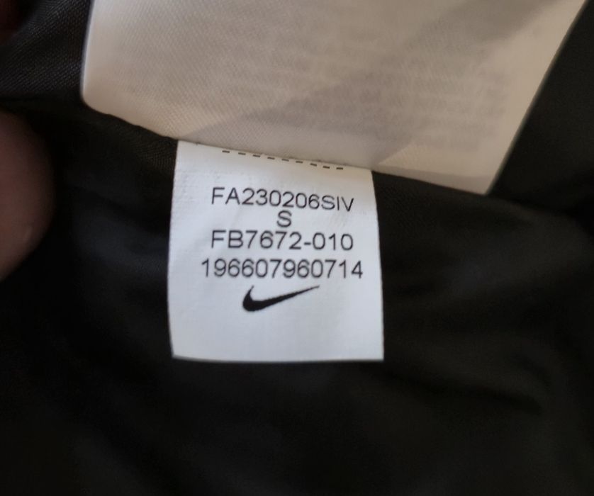 Продам зимову куртку Nike