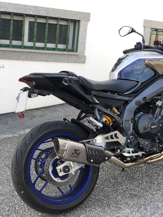 Yamaha MT 09 SP Akrapovic réplica + Extras
