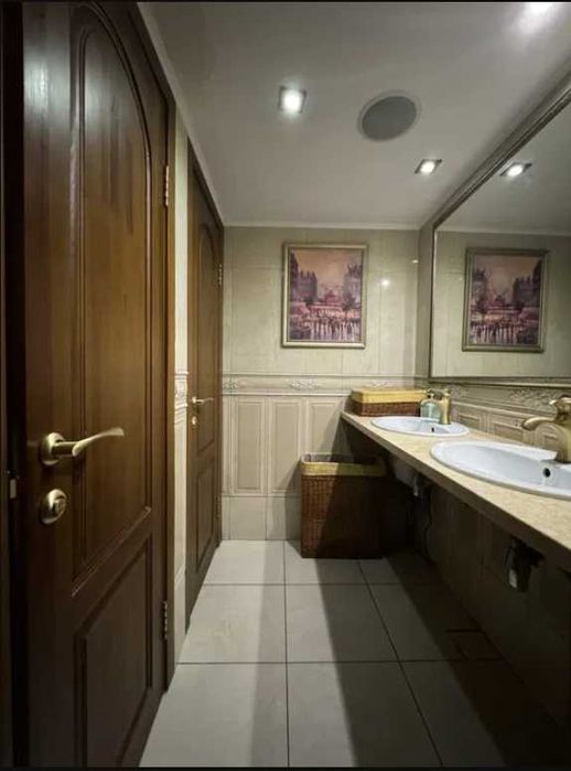 Фасадне приміщення 320 кв.м, літня Тераса, Центр, Саксаганского 129