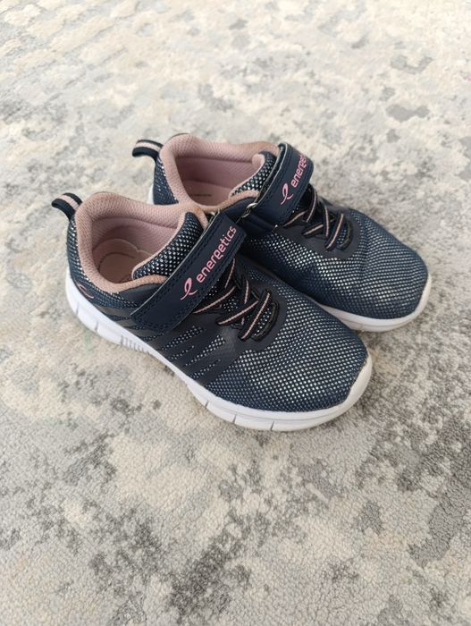 Кросівки на дівчинку