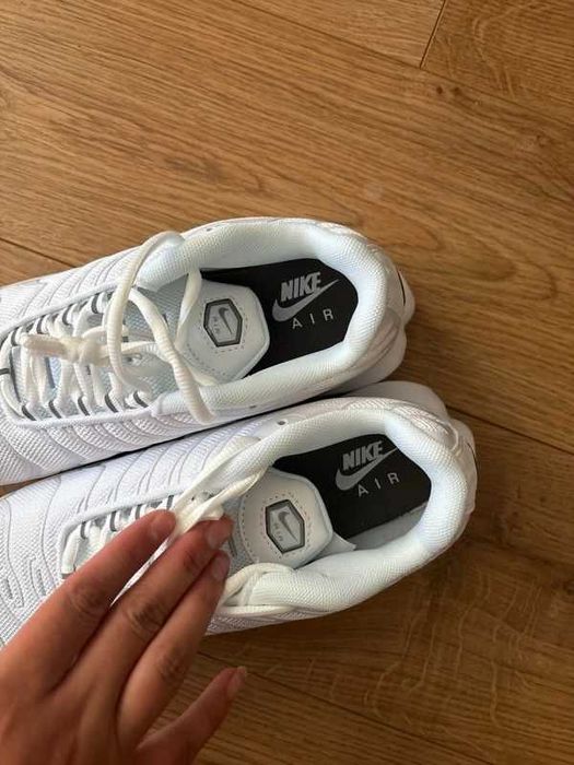 Pasuje bardzo dobrze do ubrań. Rozmiar.37.5