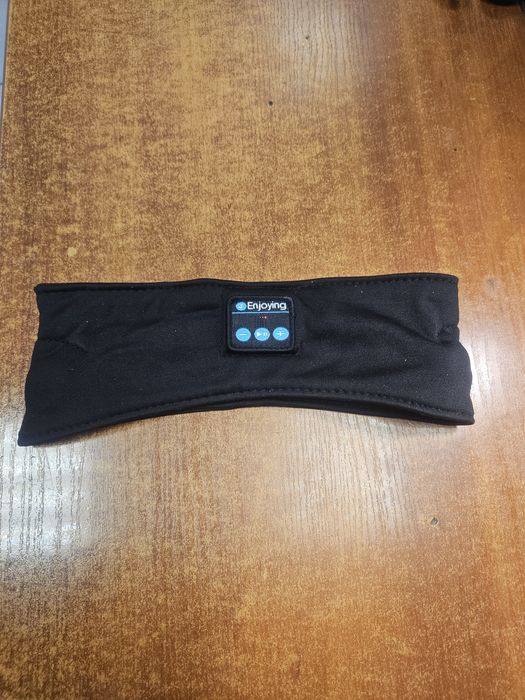 Opaska do biegania z sluchawkami  Enjoying