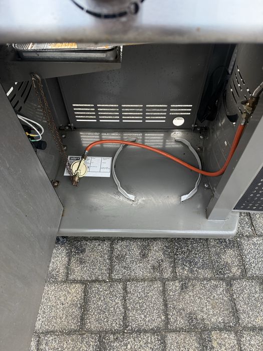 WEBER Grill gazowy spirit e-320, pokrowiec. Bardzo ładny !