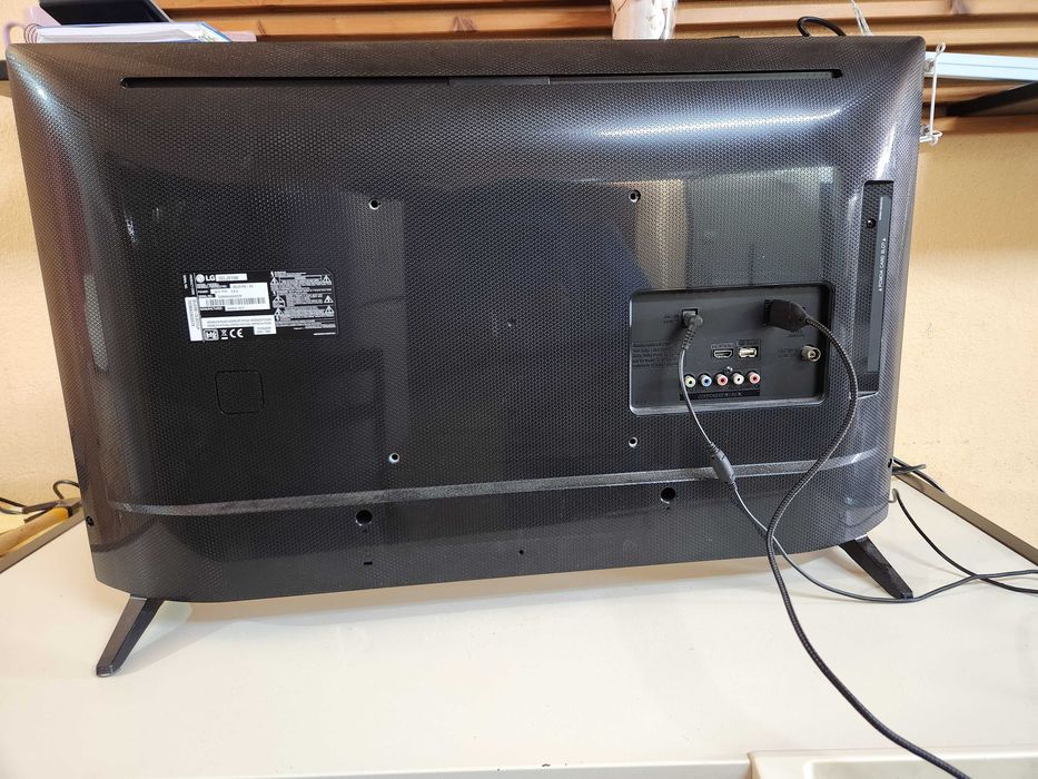 Televisão LG 32LJ510B- em bom estado