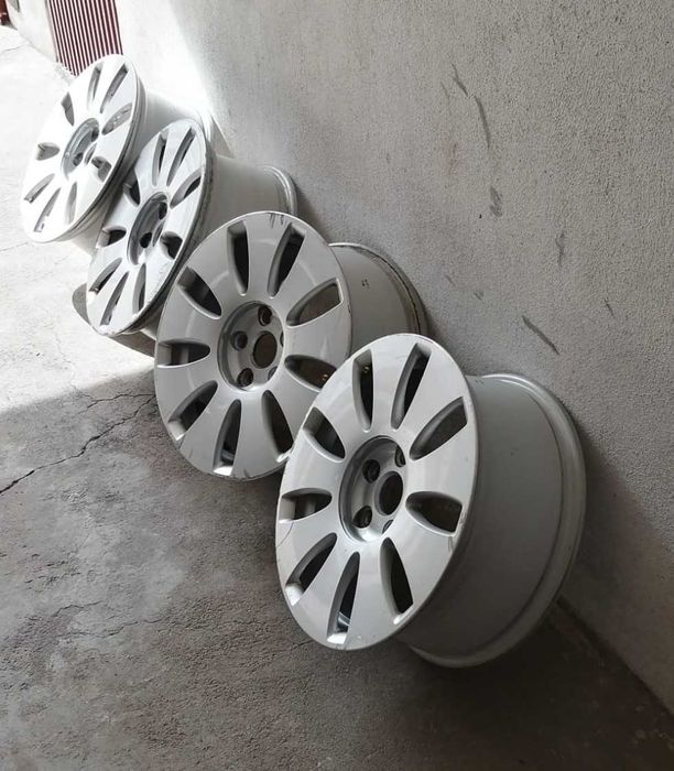 conjunto de 4 jantes de 16" da Audi
