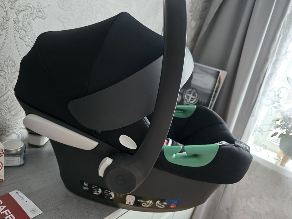Продам автокресло Cybex Aton B2 i-Size Car Seat including Base O