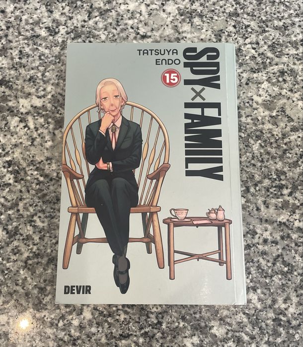 Mangá  Spy x Family volumes 14 e 15