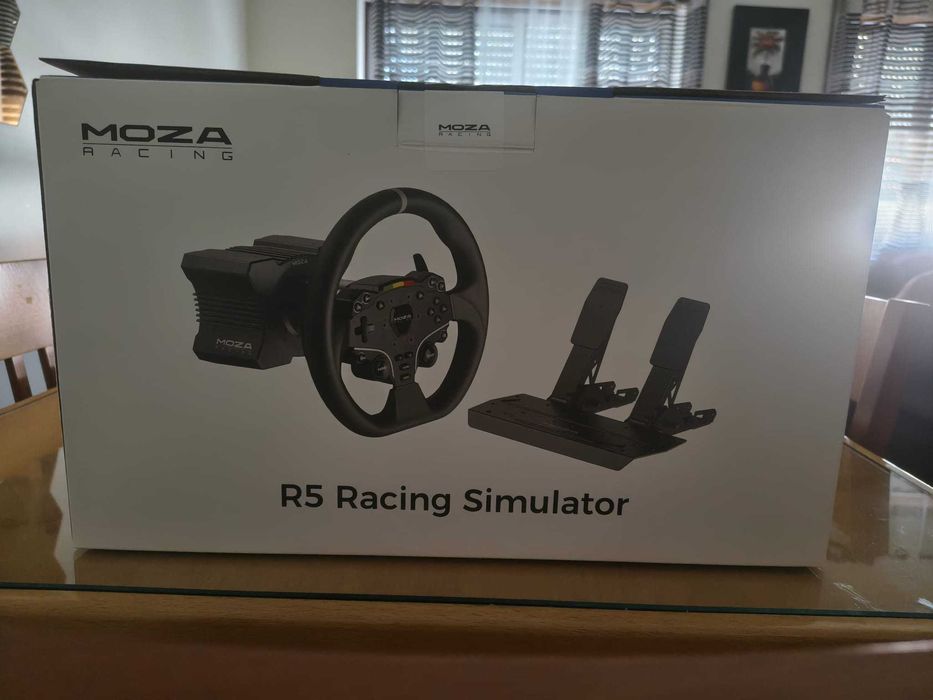 Volante MOZA R5 + Next Level Racing Wheel Stand Lite 2.0