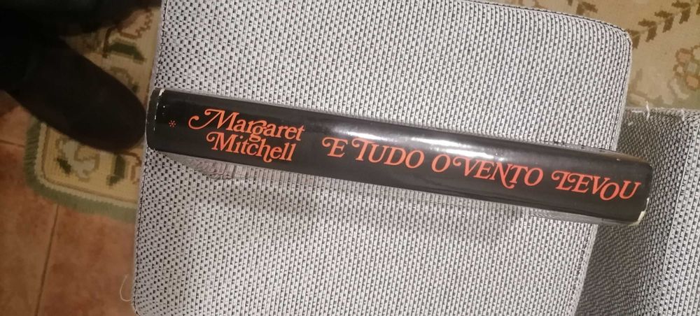 Livro "E tudo o vento levou"