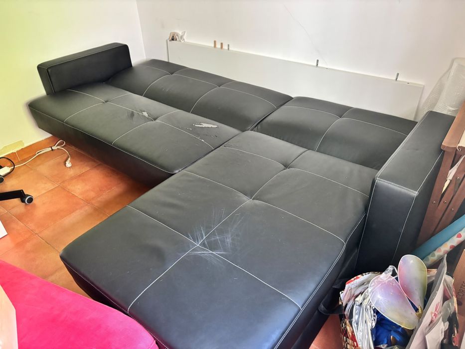 Vendo Sofá/cama preto com arrumaç ão