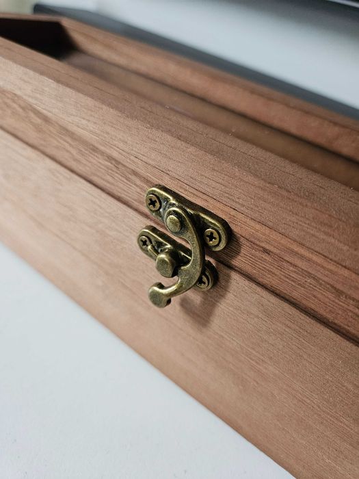 Drewniana szkatułka pudełko ekspozytor do zegarków biżuterii prezent