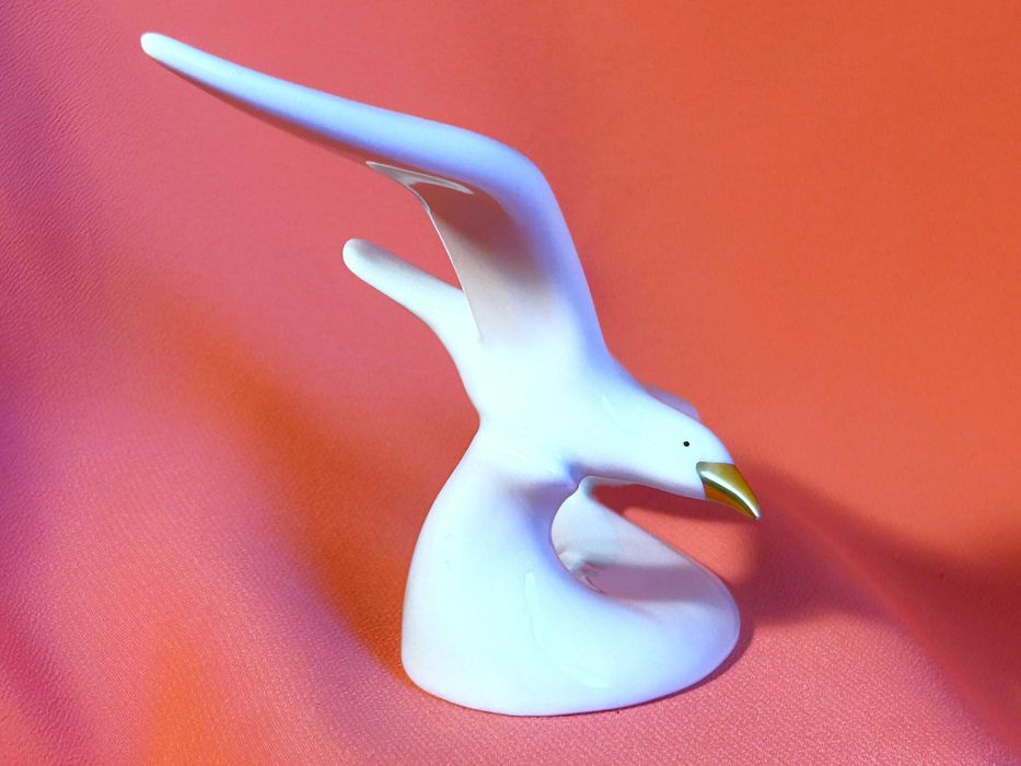 Figurka porcelanowa: „Mewa w locie”,biała porcelana Hollohaza,Hungary
