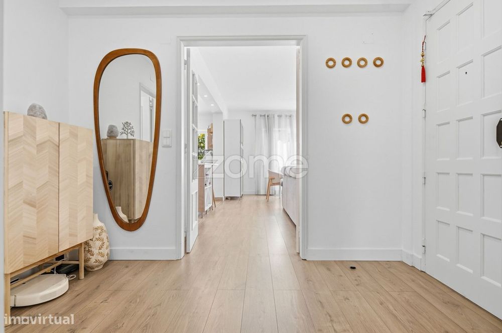 T2 remodelado com 108 m² em Carnaxide, junto à Escola Secundária