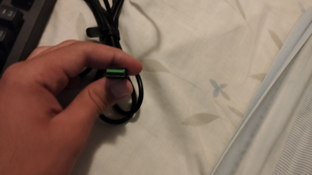 Teclado Razer com fio, pouco usado e em ótimo estado de conservação. Valor entre 30 e 40 negociável. Quero vender rápido!!