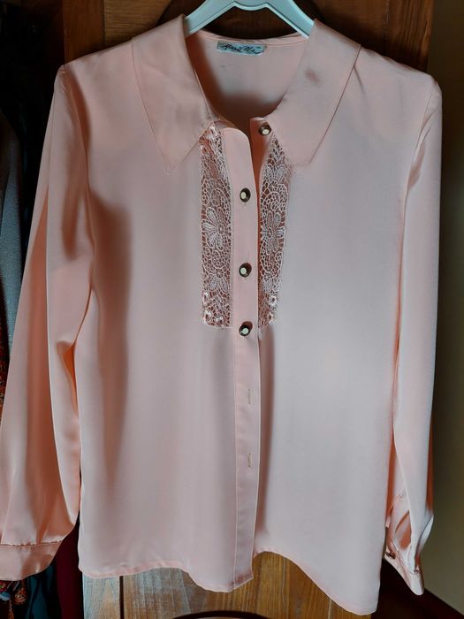 Blusa de seda completamente nova