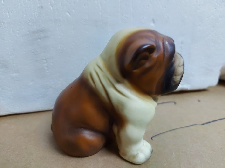 Buldogue em porcelana