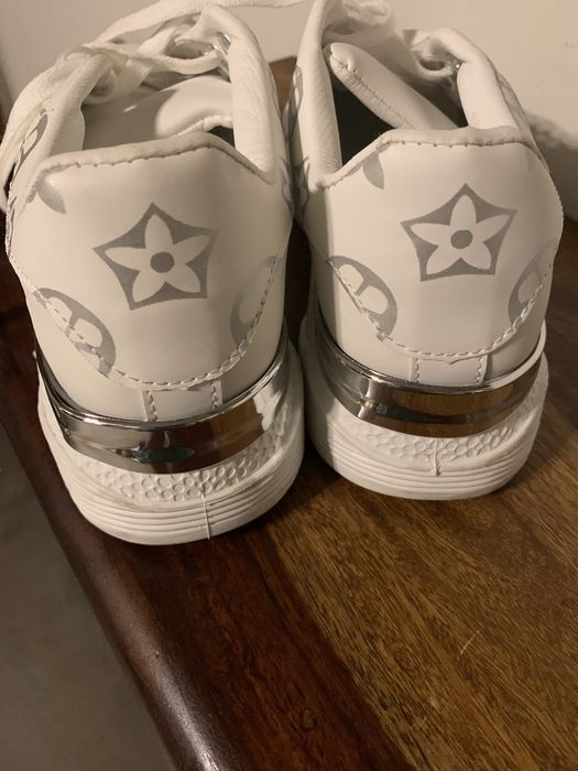 Śluczne buty biale ze srebrnym dodatkiem