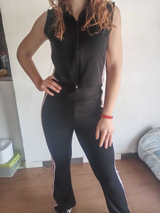 Fato treino preto moderno tendência