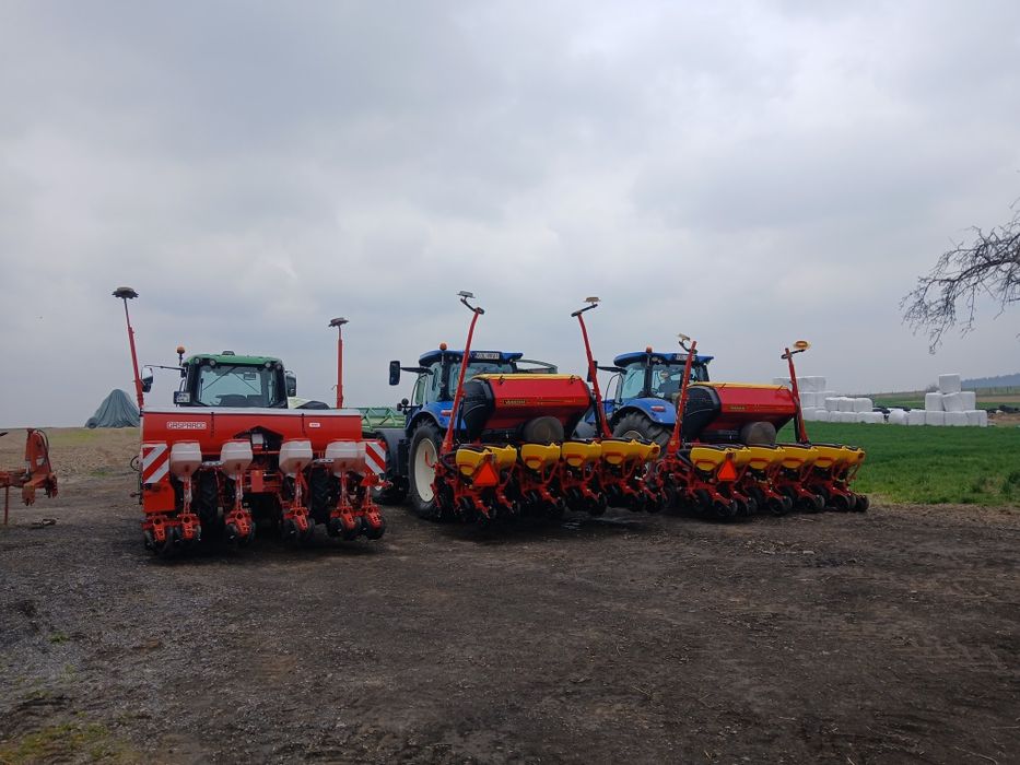 Usługi rolnicze  siewy kukurydzy , orka, mulczowanie, kiszonki, koszenie.
