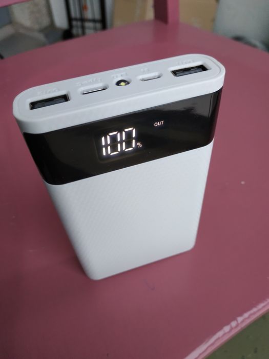 Power Bank с дисплеем на 12800mAh