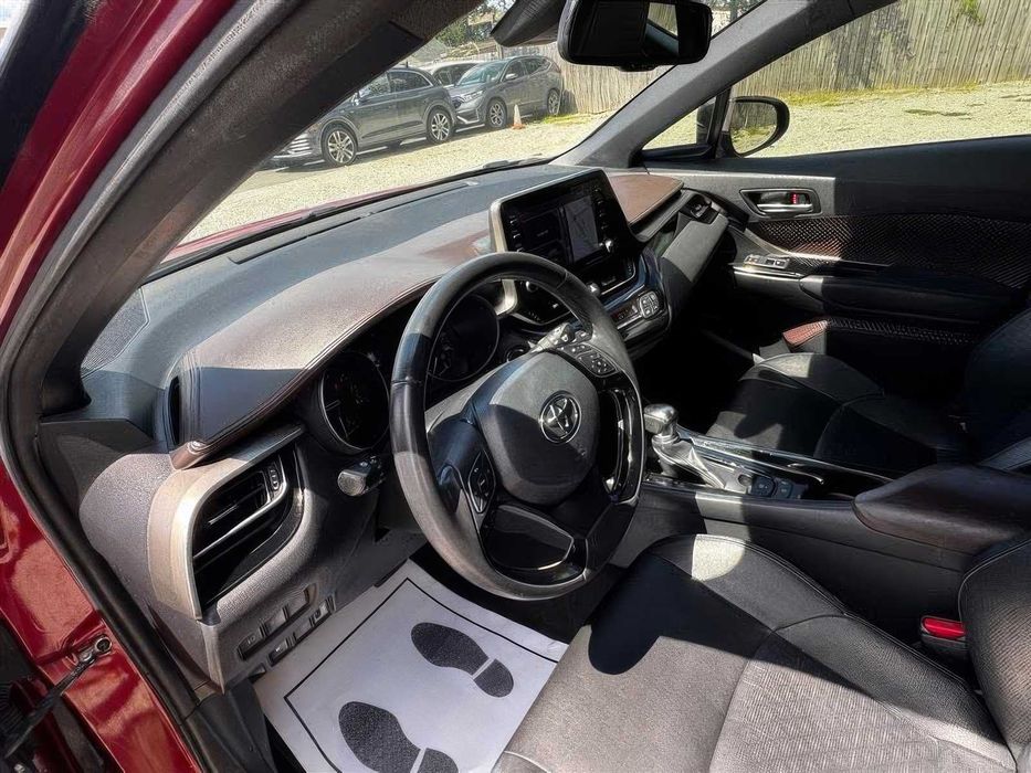 Toyota C-HR Limited      2019