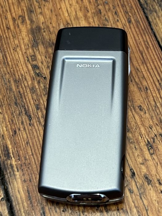 Zabytkowa Nokia 8850