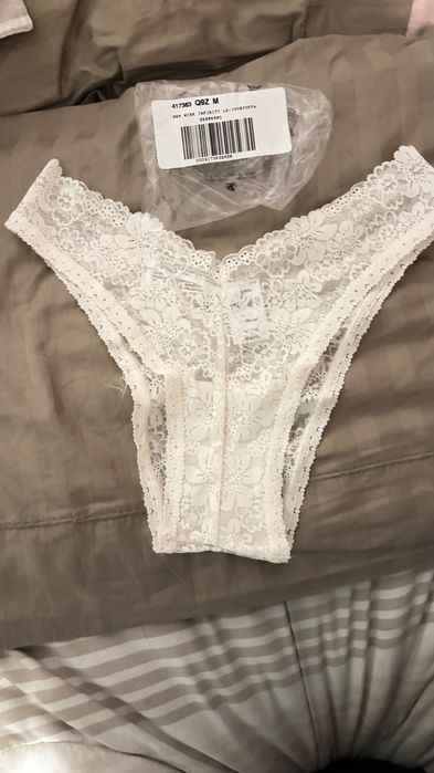 Victoria Secret , białe koronkowe majtki