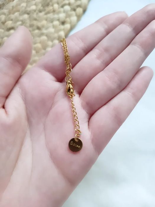 Colar Dourado com Pendente de Coração
