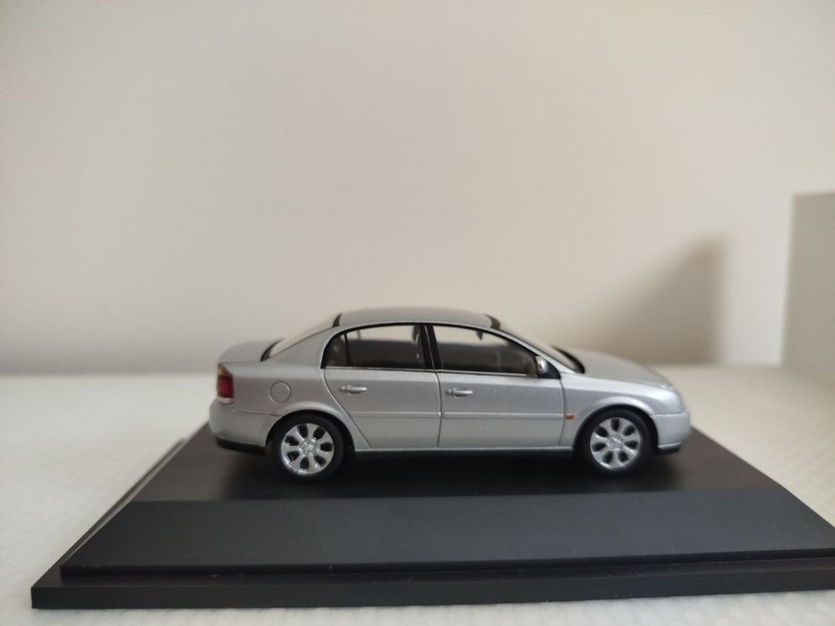 Miniatura Opel Vectra 1/43 Nova