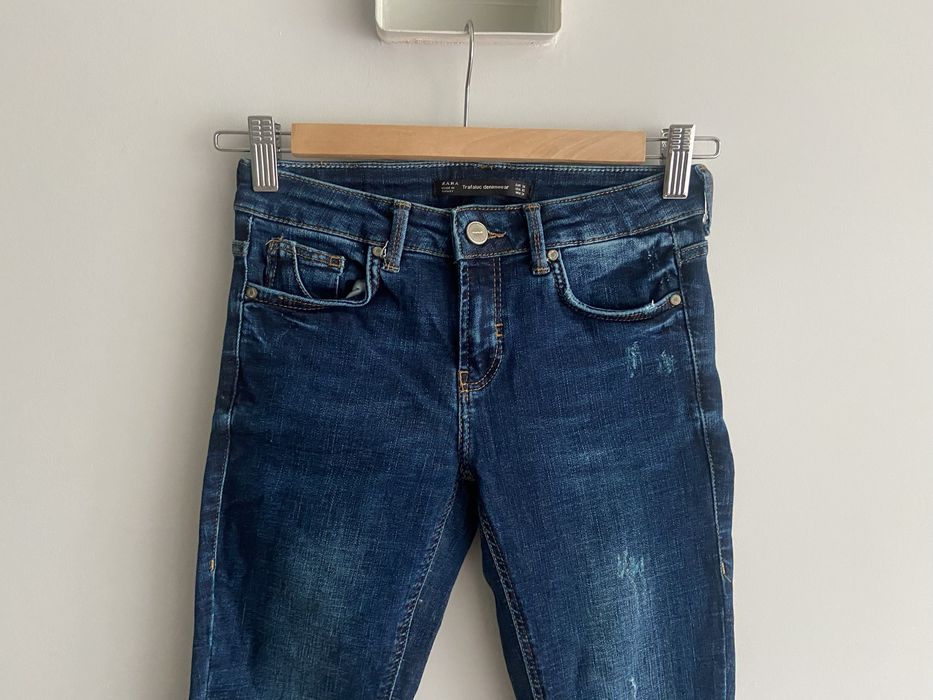 Zara niebieskie jeansy embrace silhouette r 34