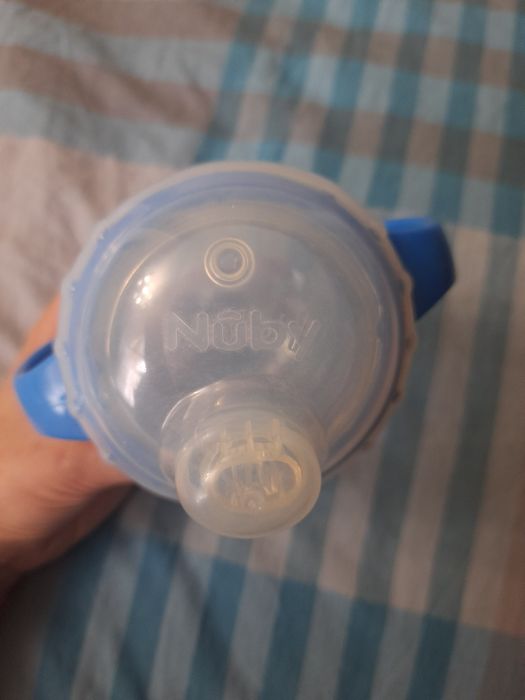 Бутилочки і поїлка для дітей