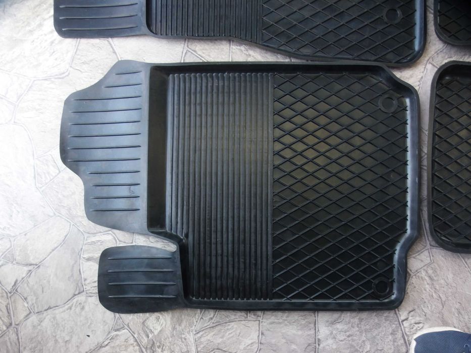 Dywaniki Gumowe Korytka OPEL VECTRA B C Tigra Signum COMBO MERIVA