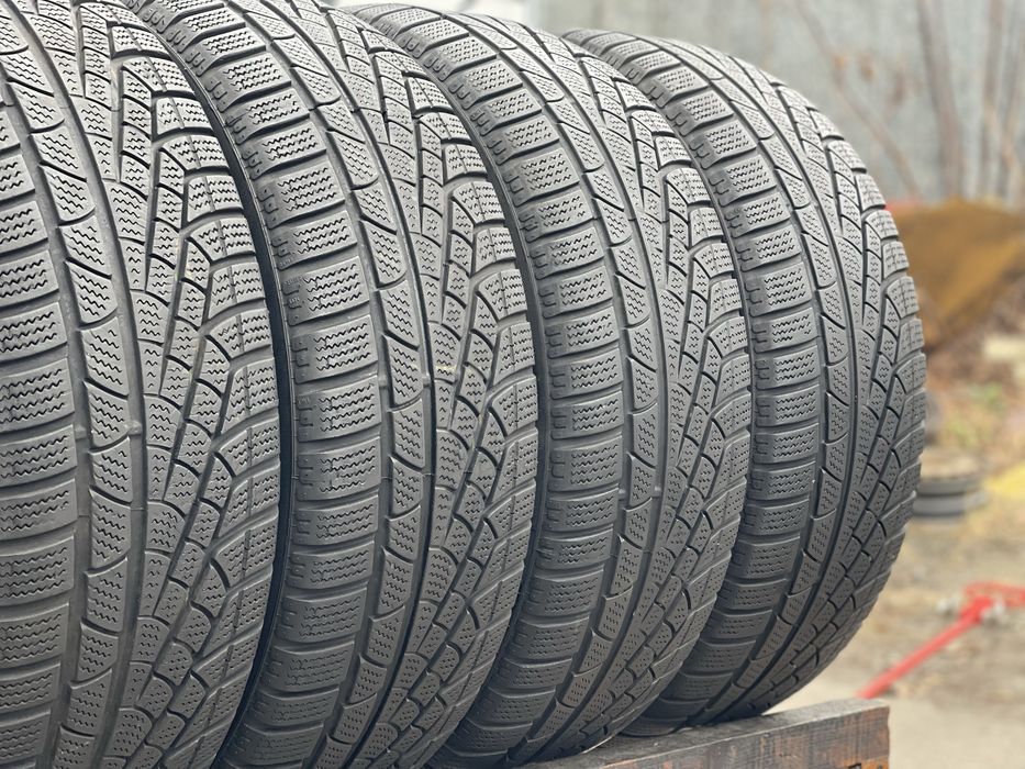 Шини Зимові 4шт 215/65 R16 Pirelli Sottozero Winter 210