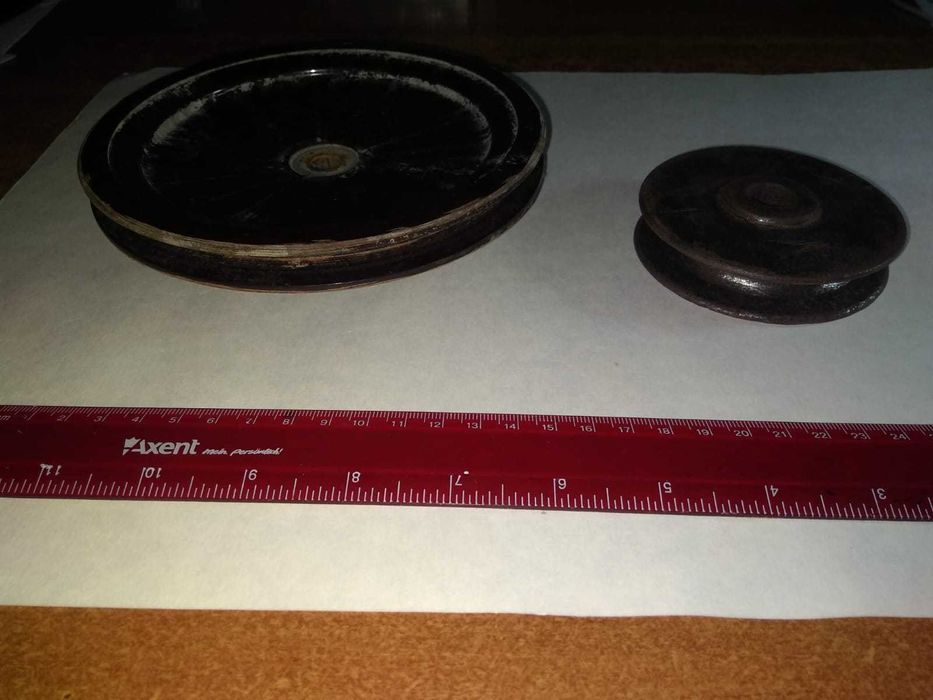 Шкив металлический и эбонитовый. Диаметр 83 и 160 мм.